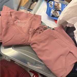 FIGS Women’s Scrub Set – Mauve – XL Top / L Petite Pants – Excellent Condition